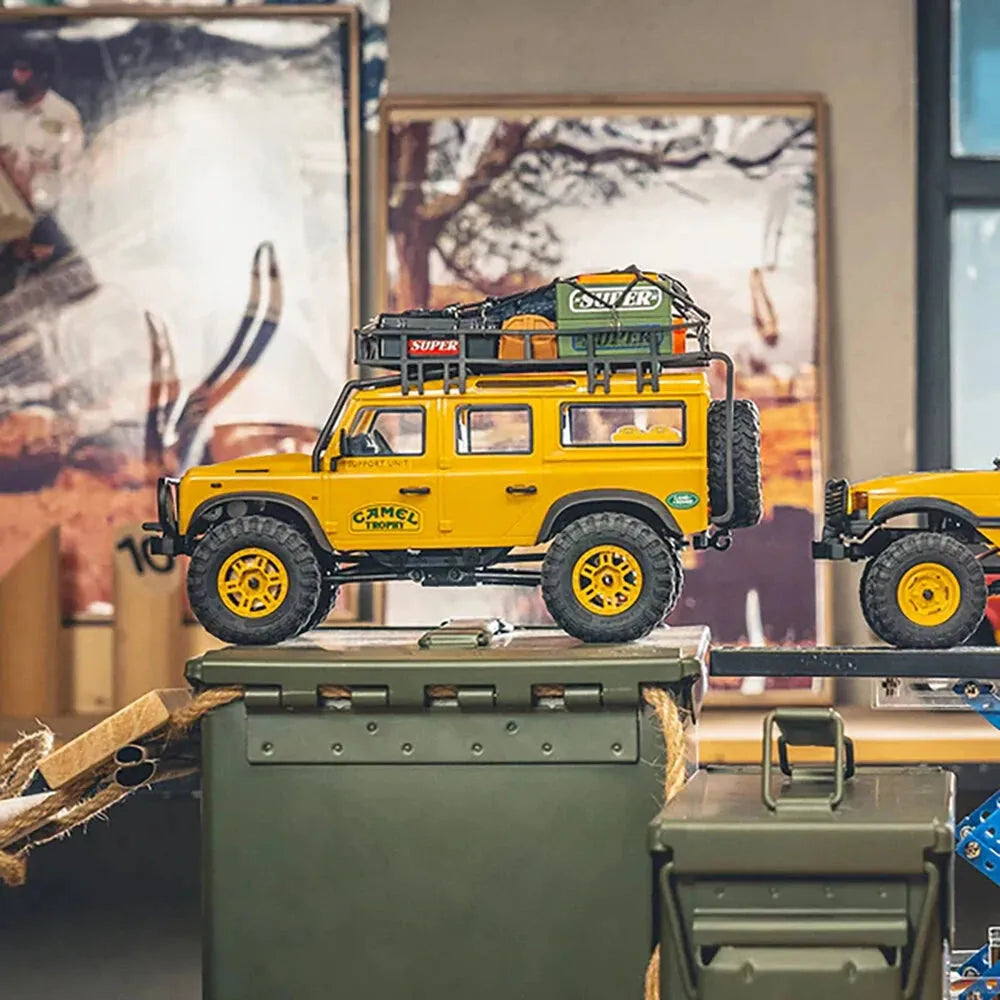 FMS FCX24M 1/24 Escala RC Car 4WD 2.4g autorizado pela Range Rover Camel Trophy Edition Rock Crawler Off-road Veículos de caminhão de escalada Luzes LED