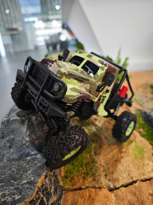 WLTOYS 184021 1/18 4WD LED Cralwer RC Car Two Speed Mode Off-Road Auto, Camo Shell